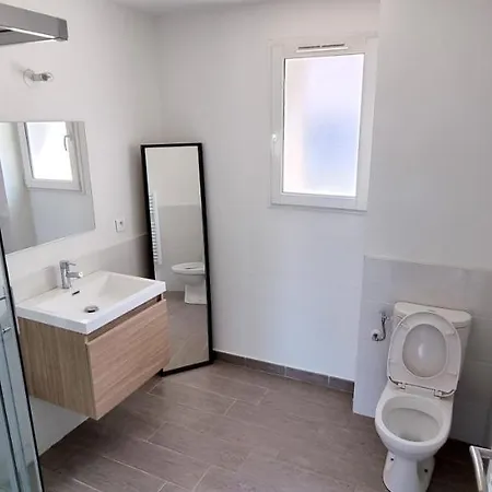 Διαμέρισμα T3 A 10 Km De La Mer Et 2 Pas Des Commerces. Roquebrune-sur Argens
